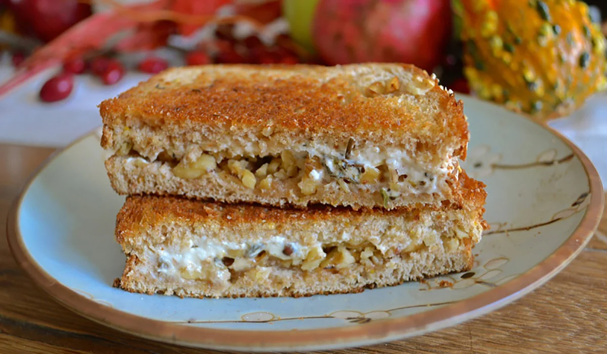 بهترین زمان خوردن پنیر و گردو